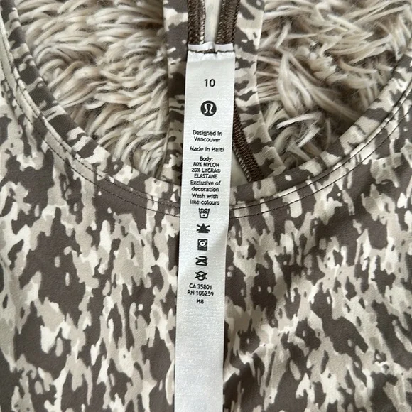 NWT Lululemon Athletica Nulu Tank - Picture 3 of 5